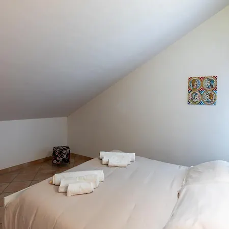 Intero 'lentini Room' لينتيني